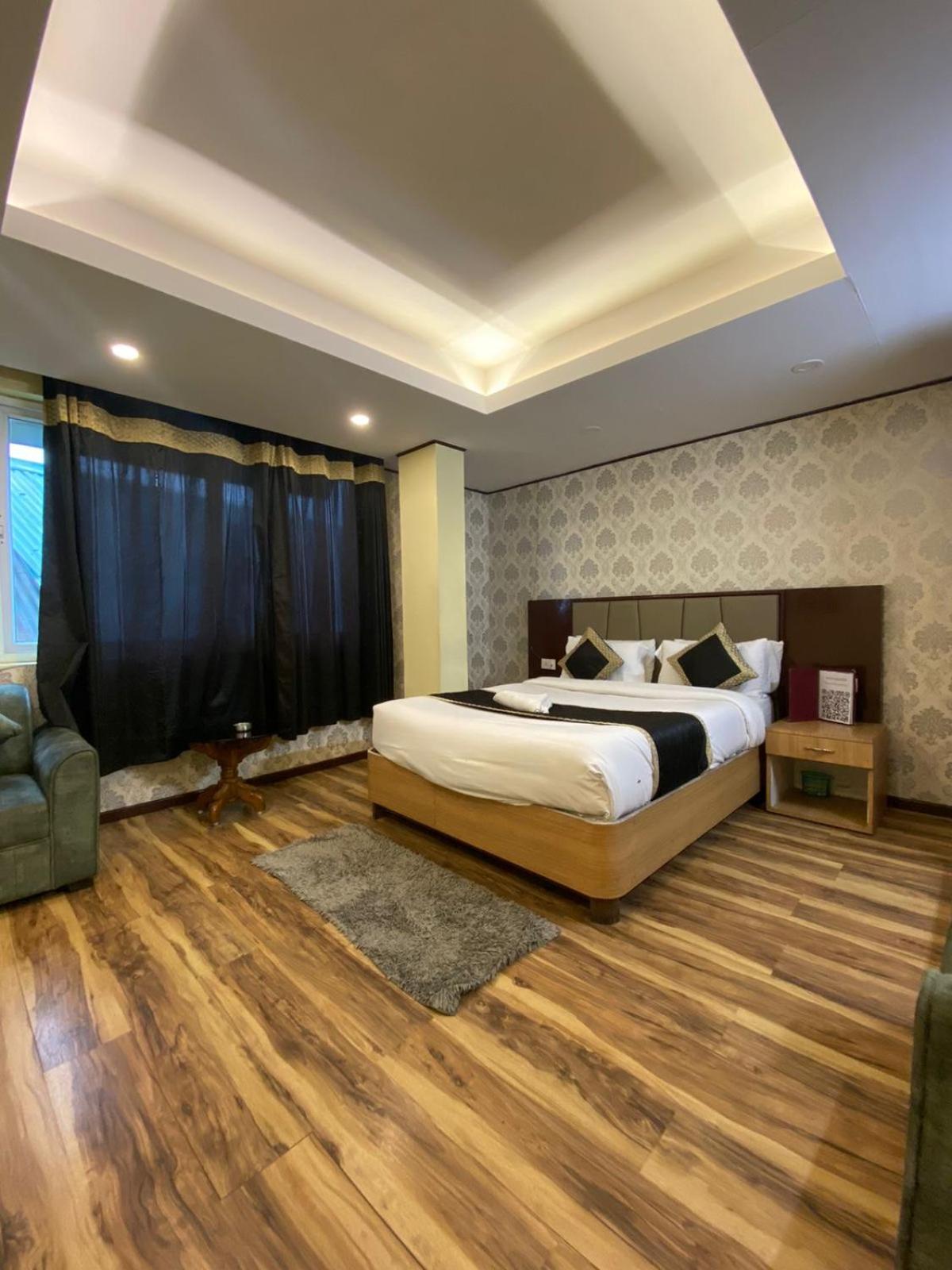 Prime - Near Prem Mandir Hotel 3*